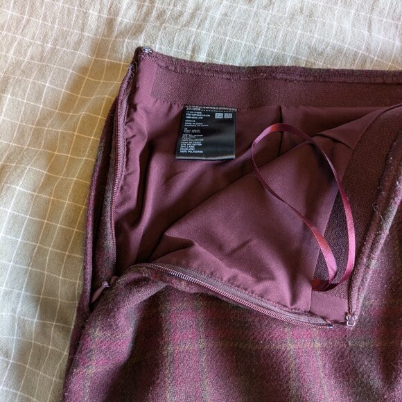 Uniqlo mini plaid wool skirt - Picture 3 of 6